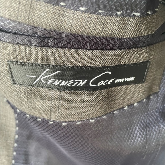 Kenneth Cole Men’s Two Button Charcoal Gray Suit and Slacks, 38R/32W - Picture 8 of 12
